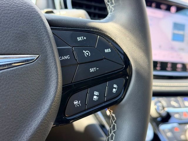 Used 2023 Chrysler Pacifica Limited w/ S Appearance Package image 11