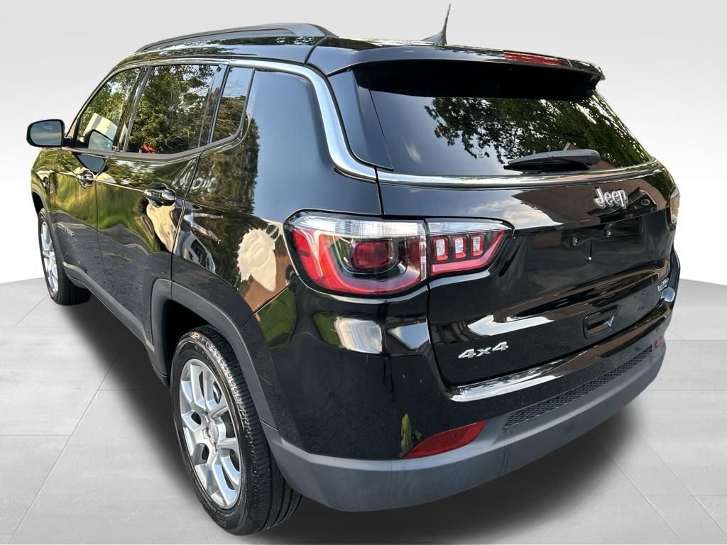 Used 2023 Jeep Compass Latitude w/ Sun and Sound Group AWD/4WD image 4