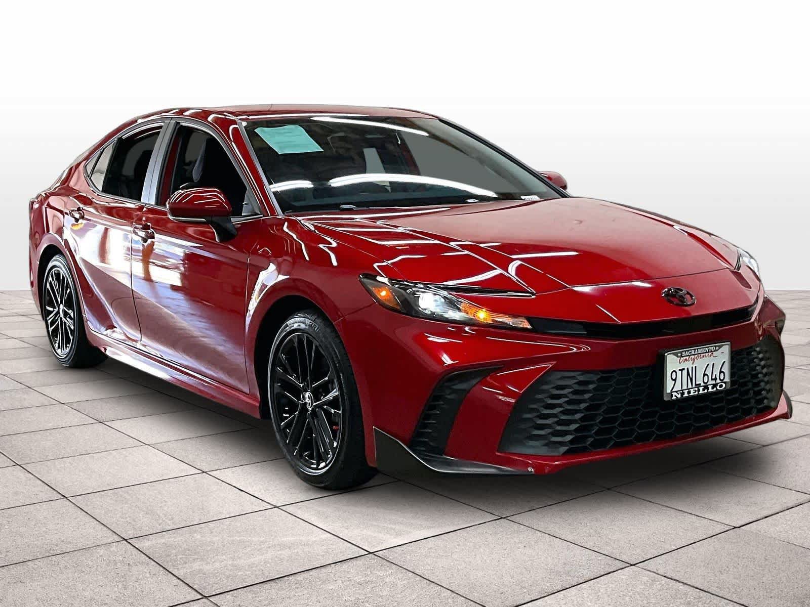 Used 2025 Toyota Camry SE w/ Convenience Package FWD image 2