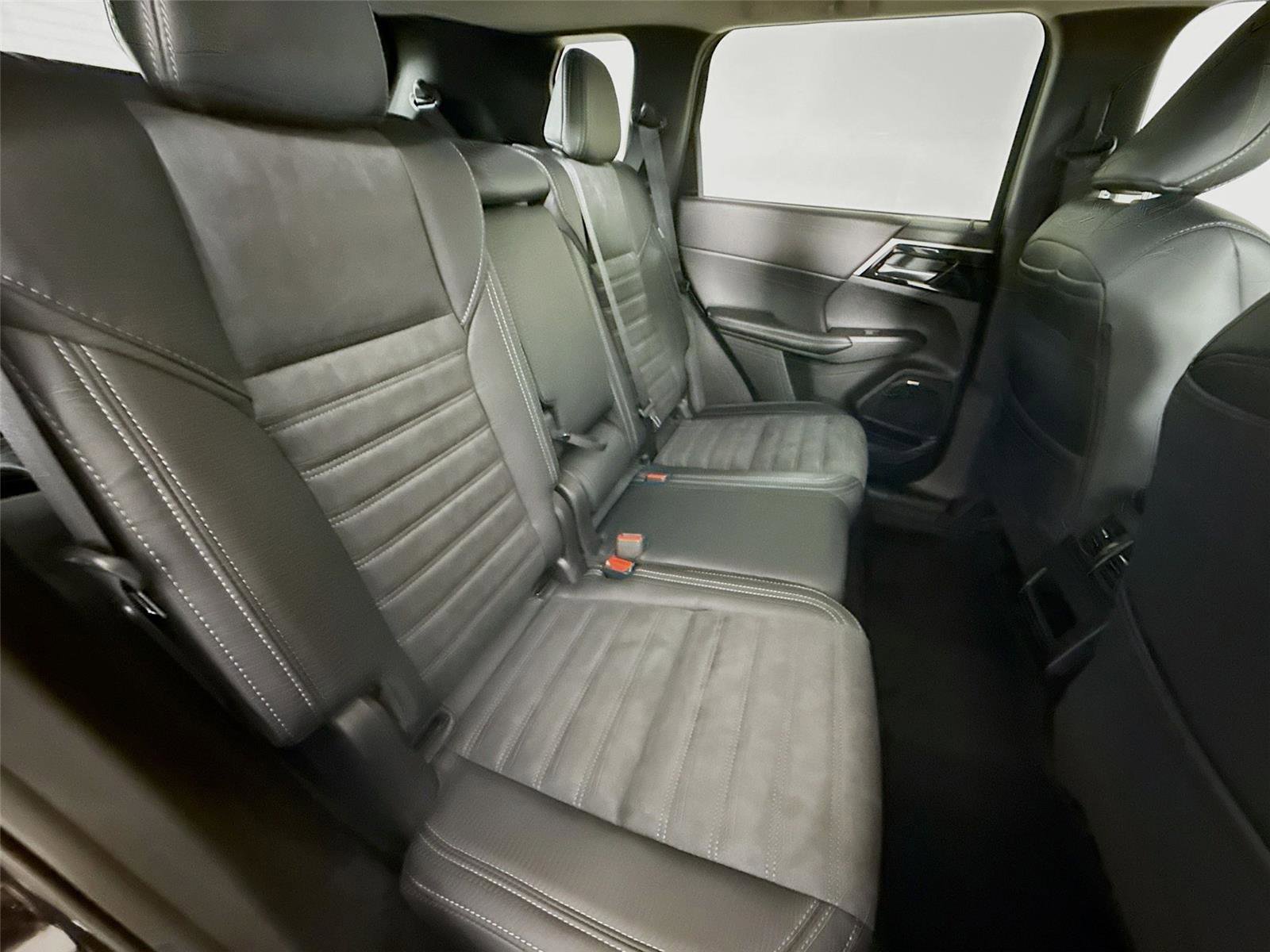 New 2026 Mitsubishi Outlander SE image 21