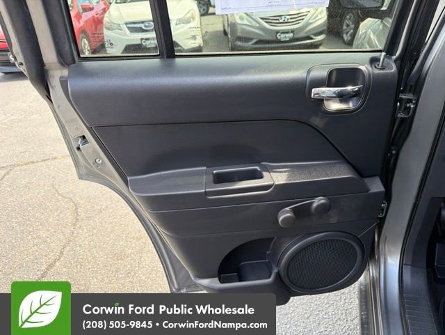 Used 2014 Jeep Compass Sport FWD image 28