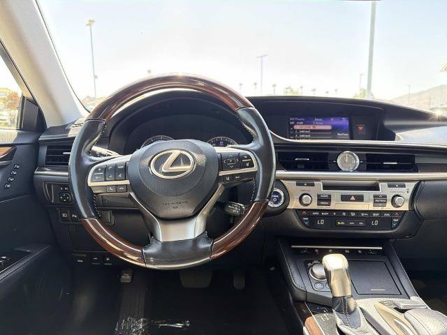 Used 2018 Lexus ES 300h w/ Luxury Package FWD image 11