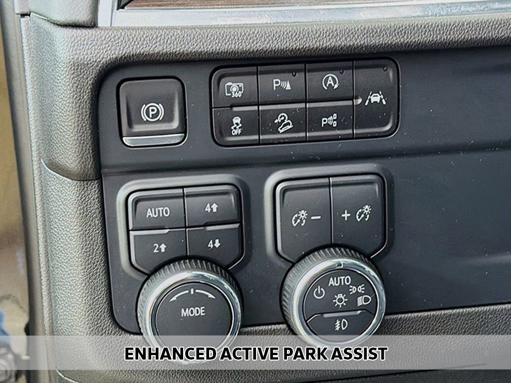 Used 2025 Chevrolet Suburban Z71 AWD/4WD image 5