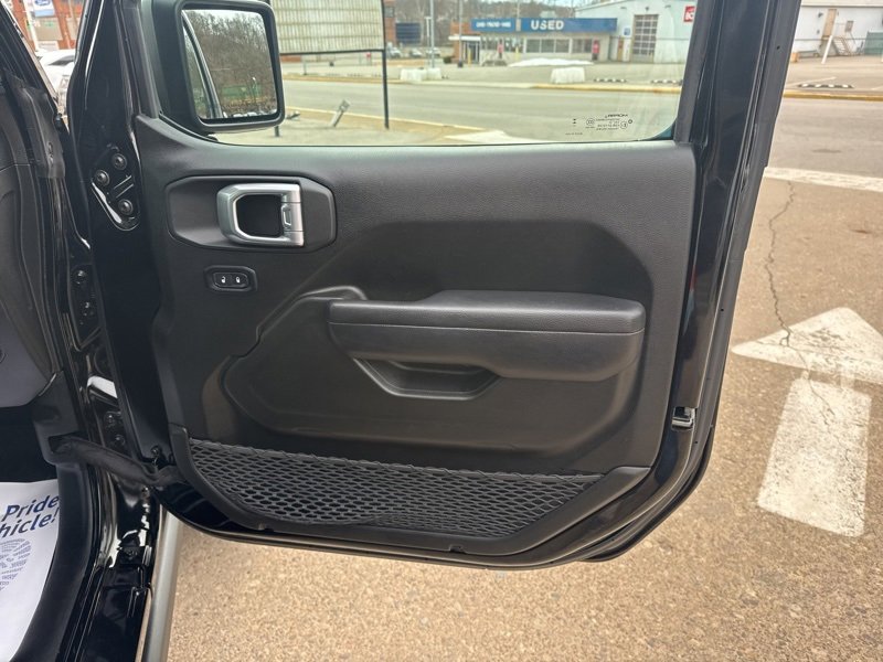 Used 2024 Jeep Wrangler Unlimited image 18
