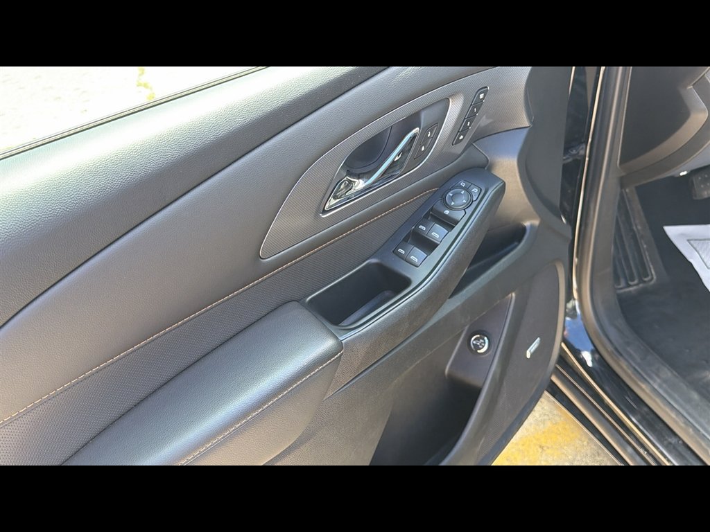 Used 2021 Chevrolet Traverse Premier w/ Redline Edition AWD/4WD image 7