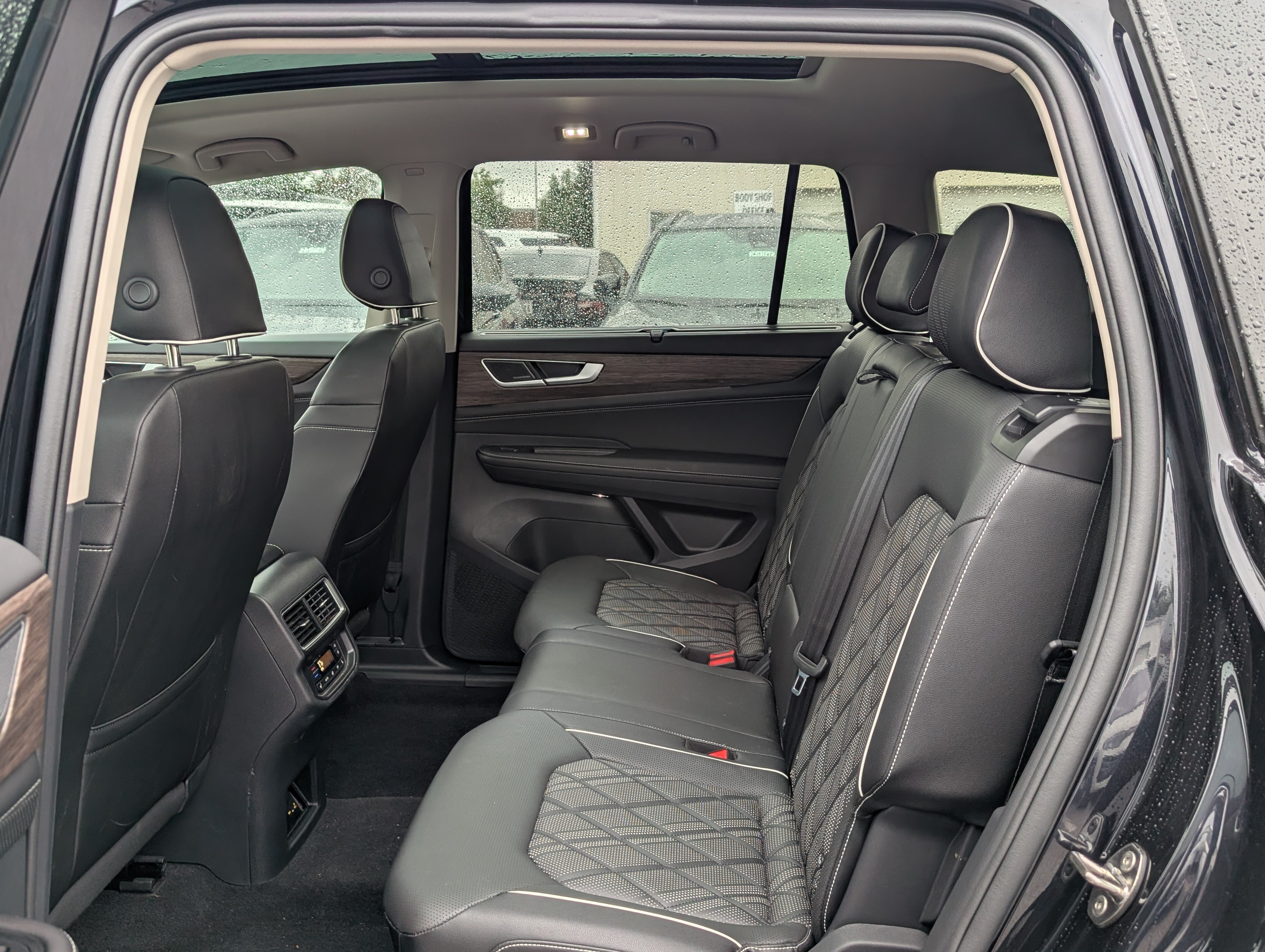 Used 2026 Volkswagen Atlas SEL Premium R-Line AWD/4WD image 17