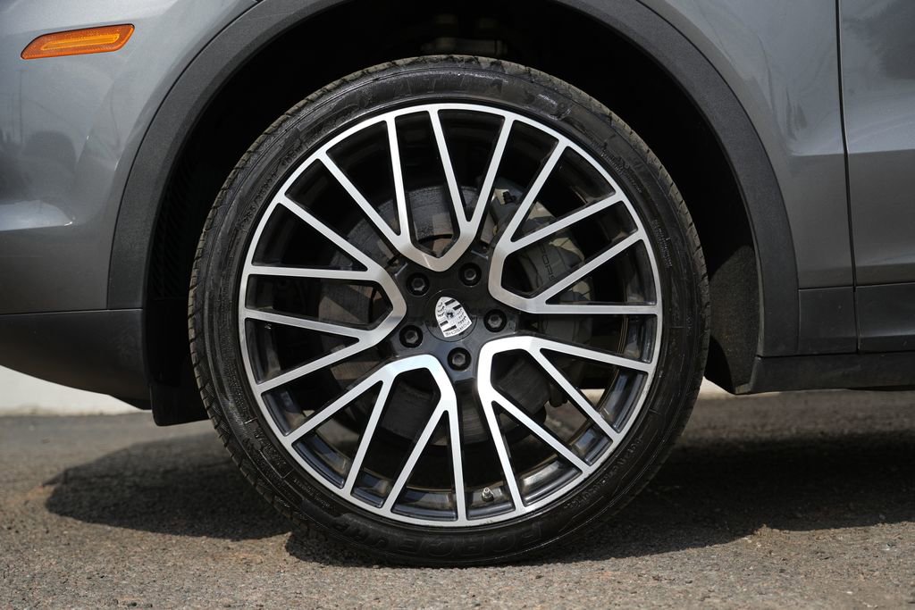 Used 2019 Porsche Cayenne S image 13