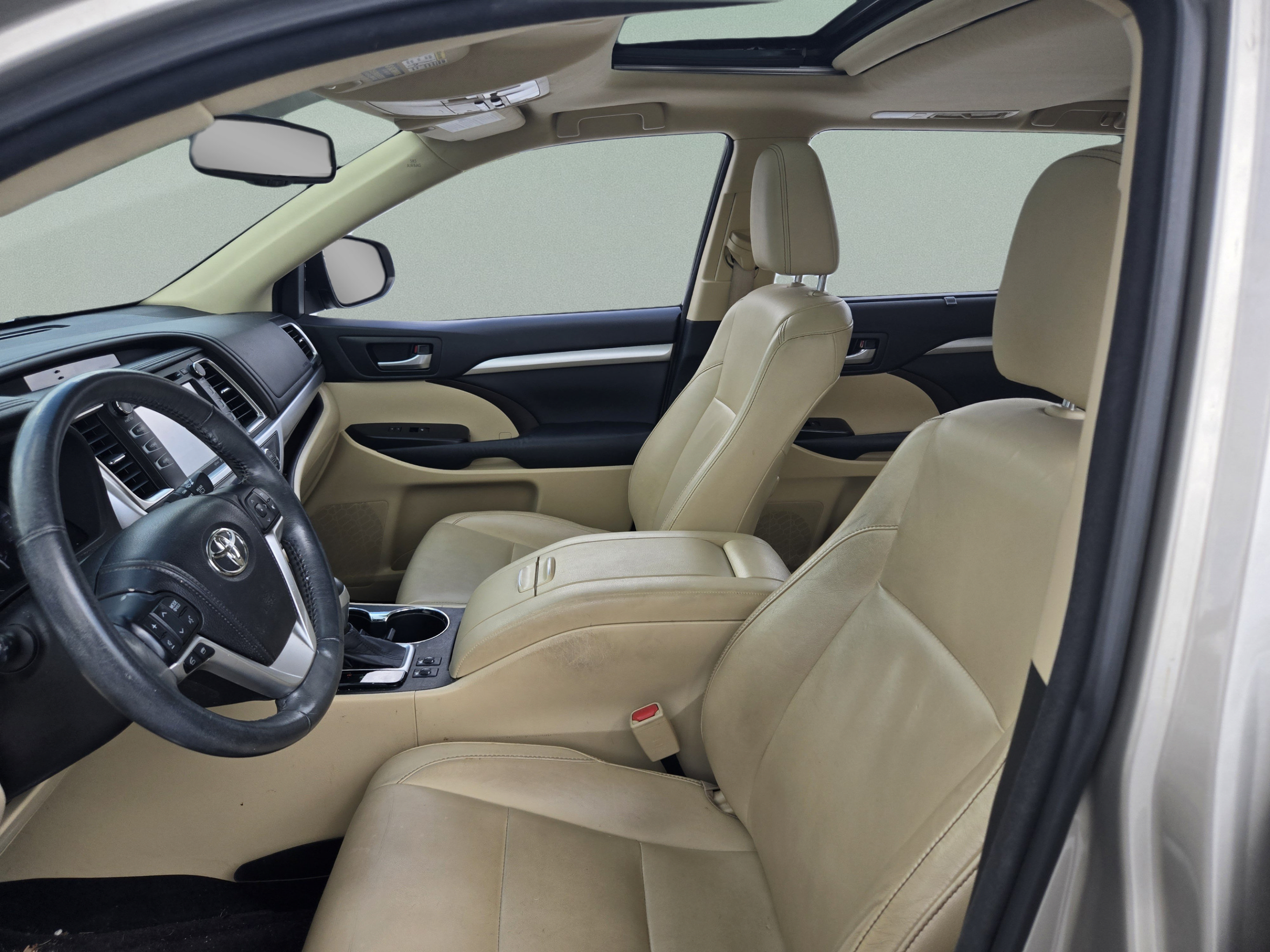 Used 2014 Toyota Highlander XLE FWD image 26