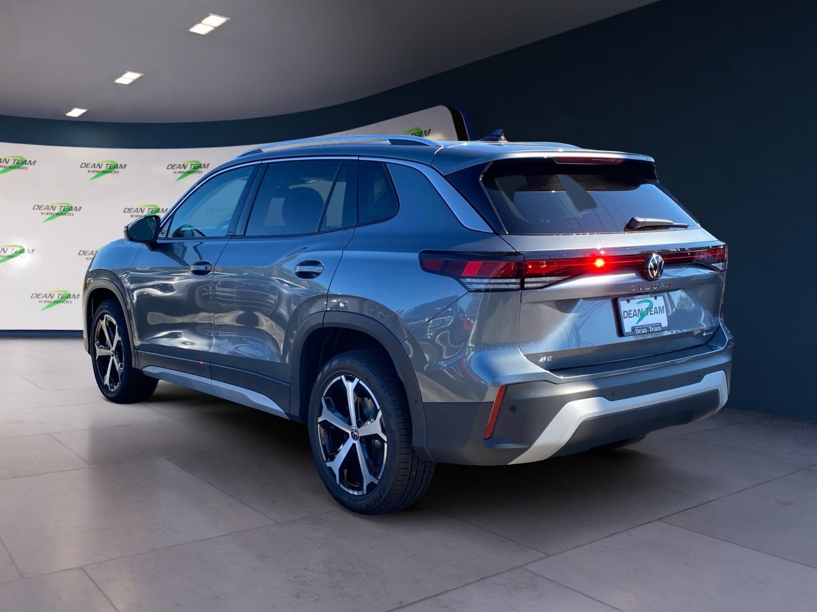 New 2026 Volkswagen Tiguan SE AWD/4WD image 4