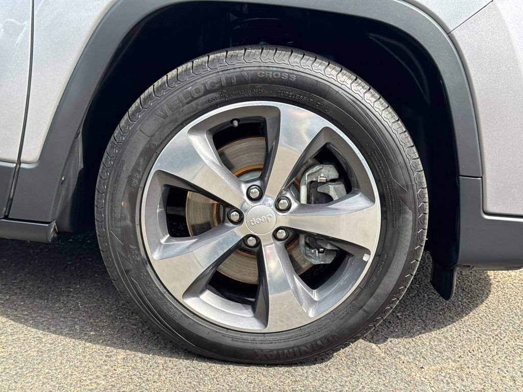 Used 2019 Jeep Cherokee Limited FWD image 7