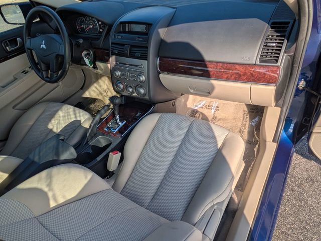 Used 2009 Mitsubishi Galant ES image 23