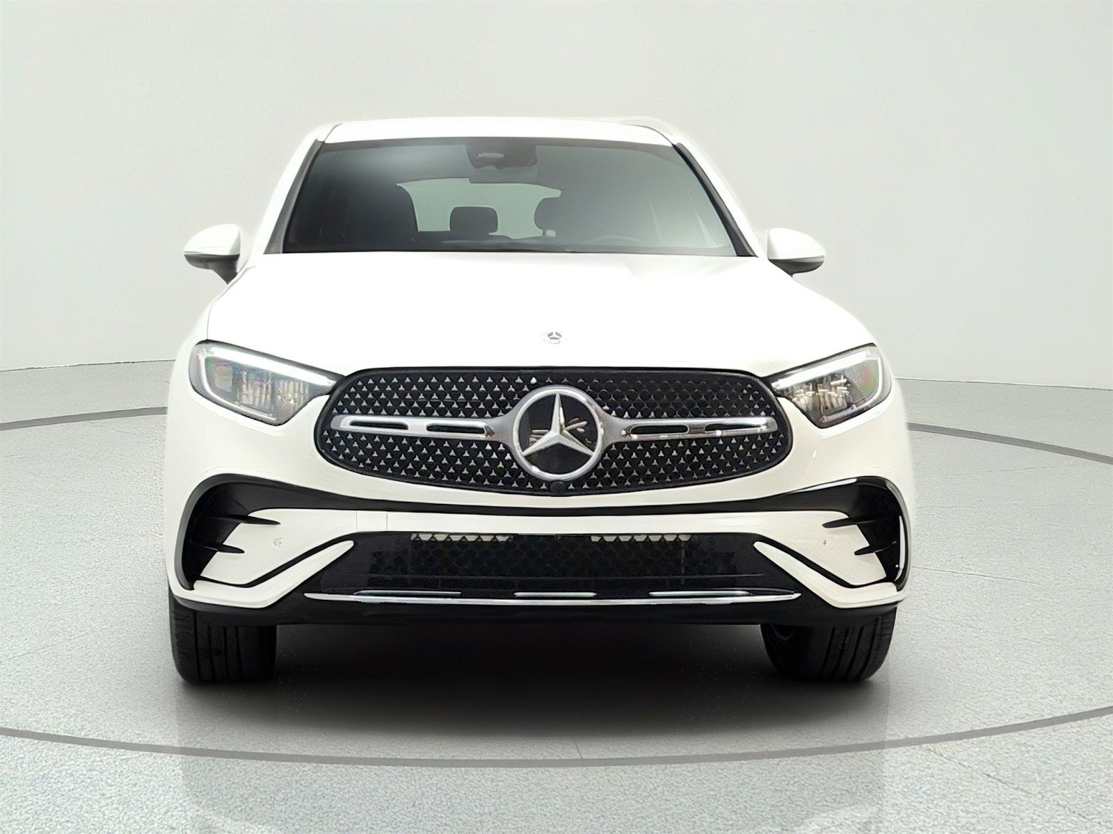 Used 2025 Mercedes-Benz GLC 350e 4MATIC image 2