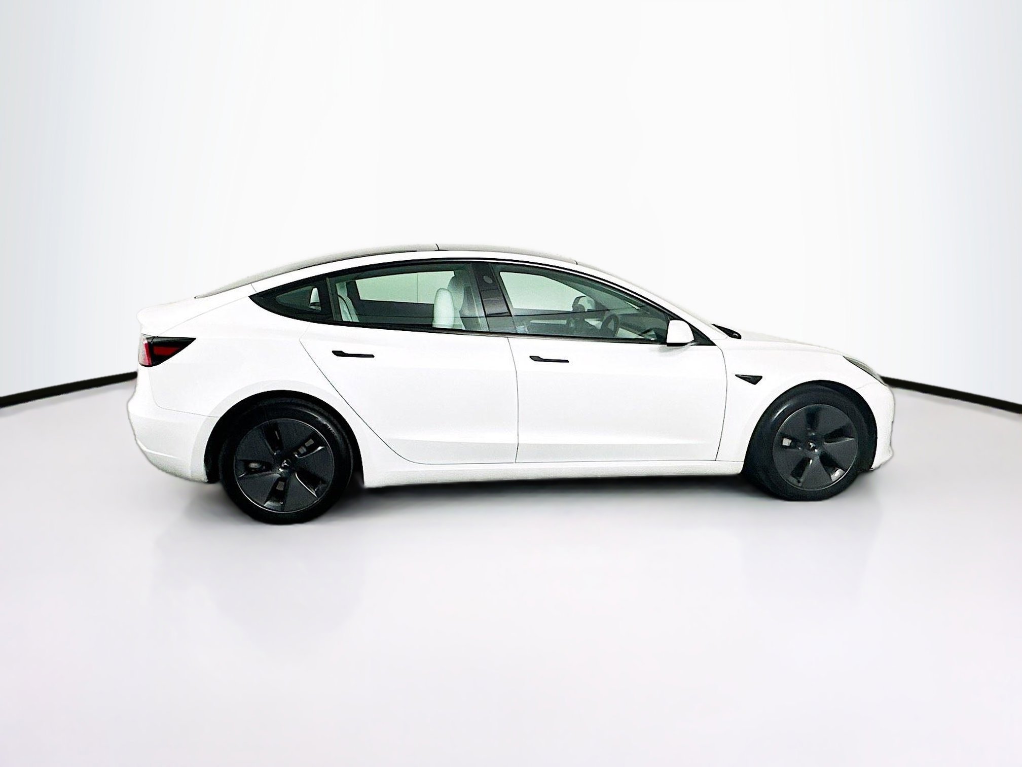 Used 2023 Tesla Model 3 Standard Range image 10