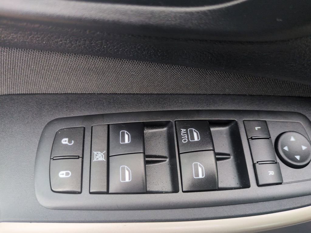 Used 2017 Jeep Cherokee Sport FWD image 15