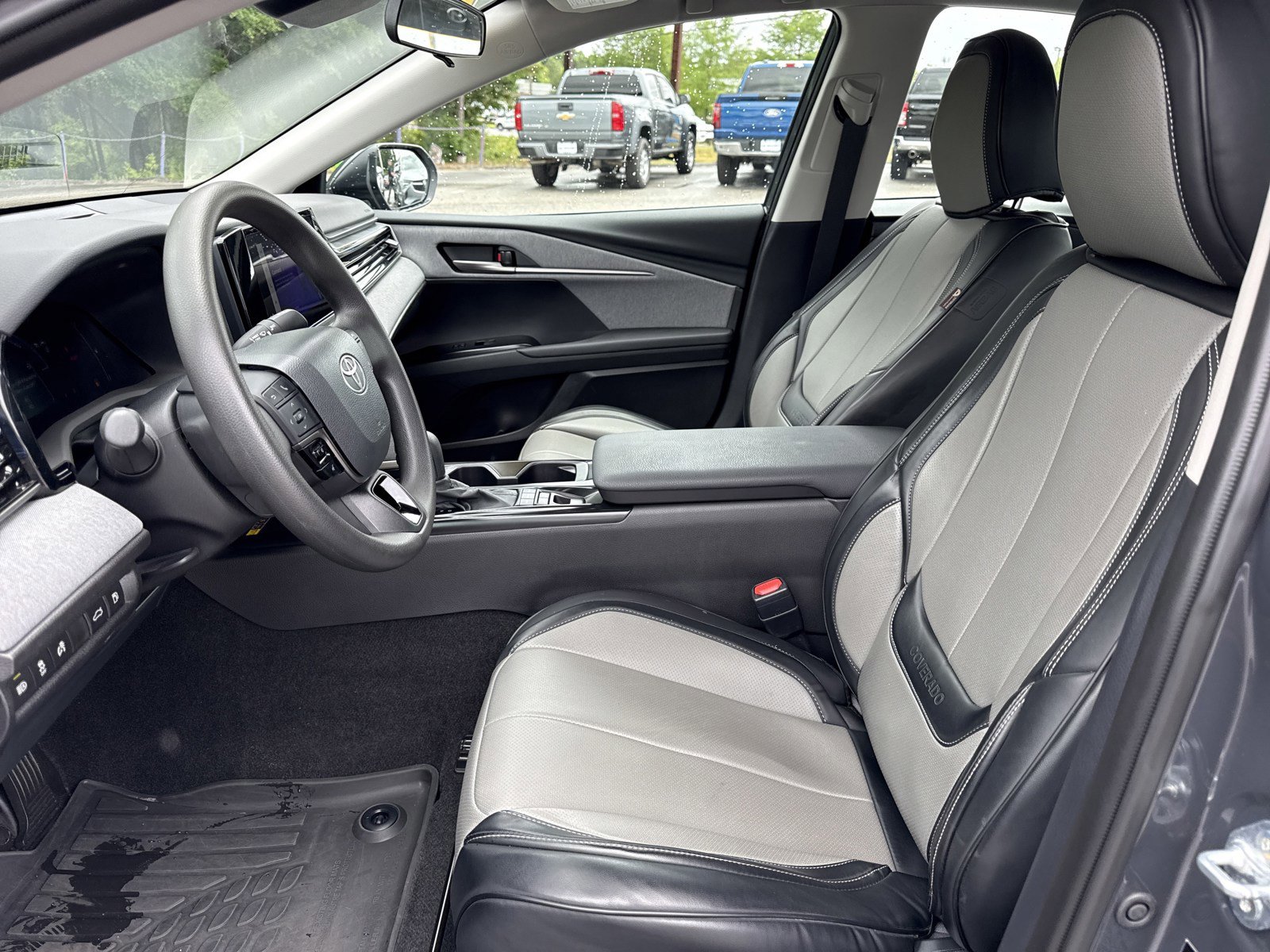 Used 2025 Toyota Camry LE FWD image 11