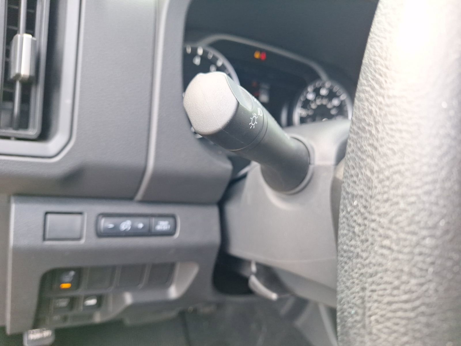 Used 2025 Nissan Frontier S image 17