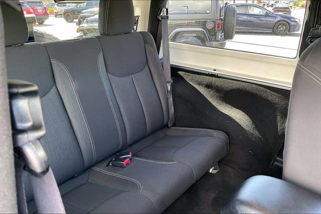 Used 2018 Jeep Wrangler Sahara w/ Connectivity Group image 25