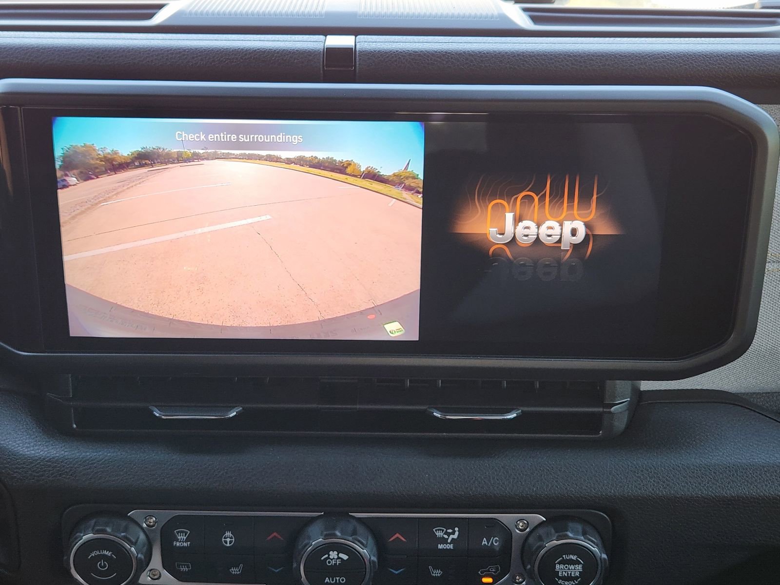 New 2026 Jeep Wrangler Unlimited Sport image 25