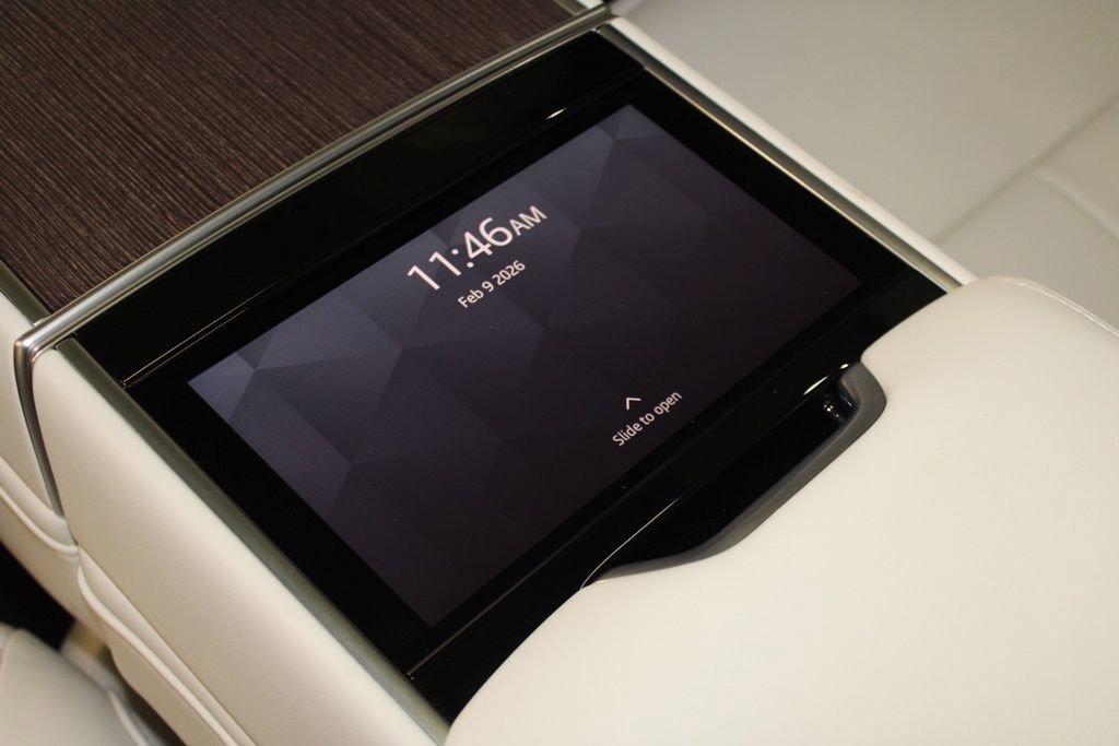 Used 2023 Land Rover Range Rover Autobiography image 45