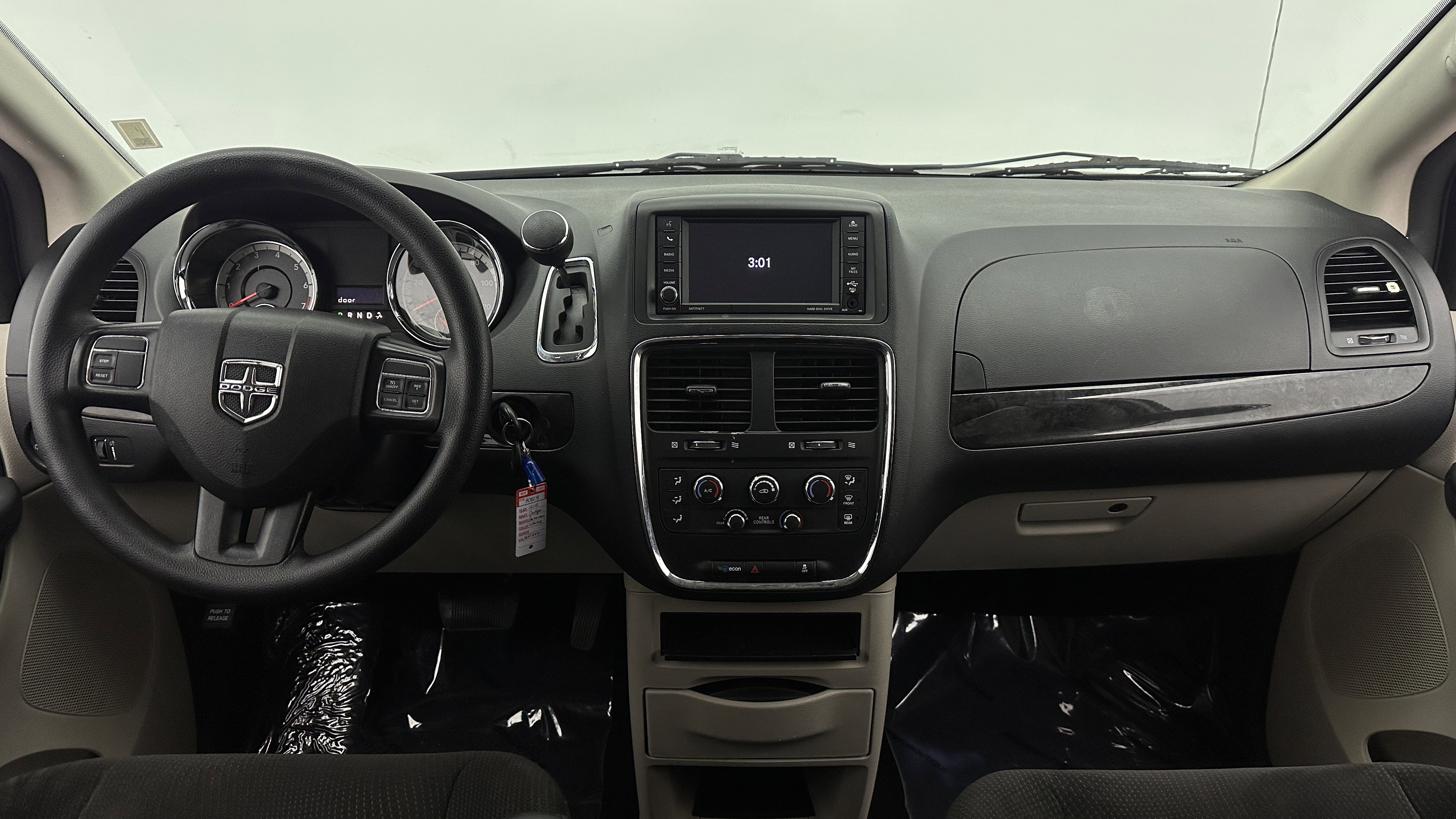Used 2018 Dodge Grand Caravan SE FWD image 23