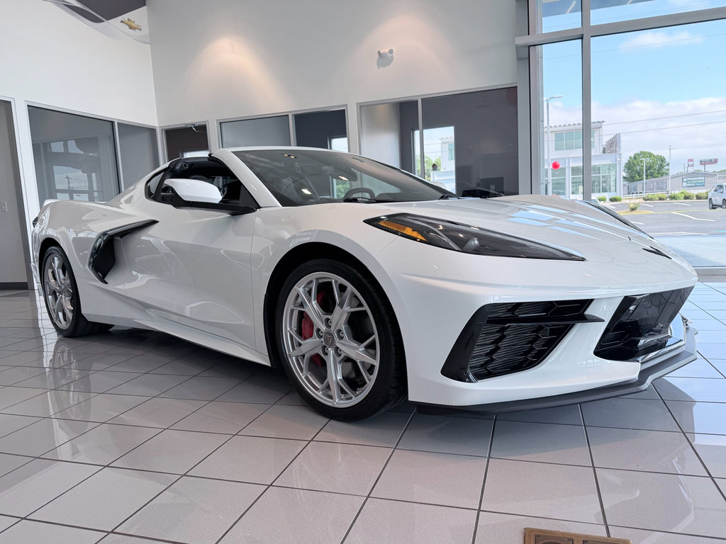 Used 2023 Chevrolet Corvette Stingray Preferred Cpe w/ Z51 Performance Package RWD image 2