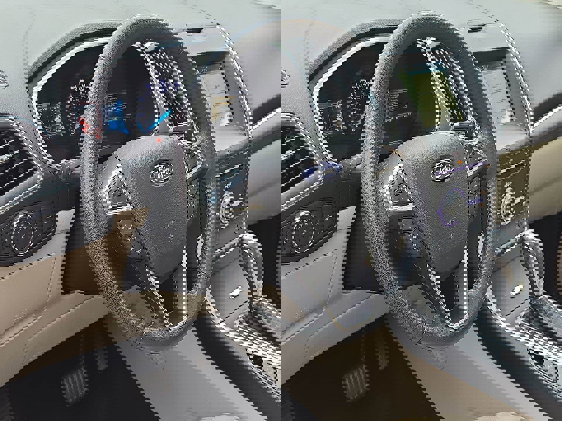 Used 2018 Ford Edge Titanium w/ Equipment Group 301A FWD image 13