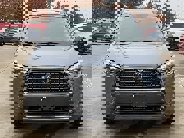 Used 2023 Toyota Corolla Cross XLE image 8