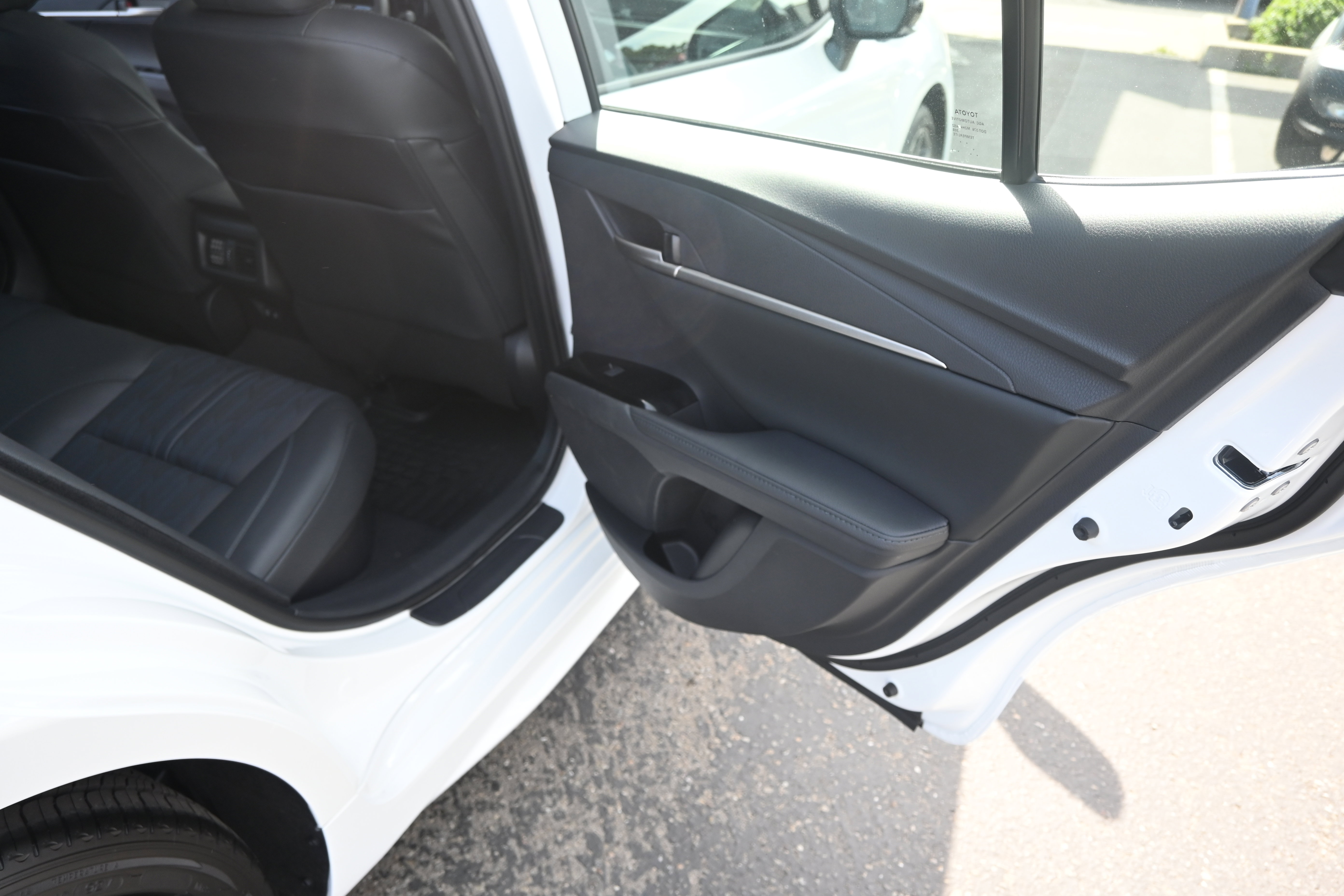 Used 2026 Toyota Camry Hybrid image 57