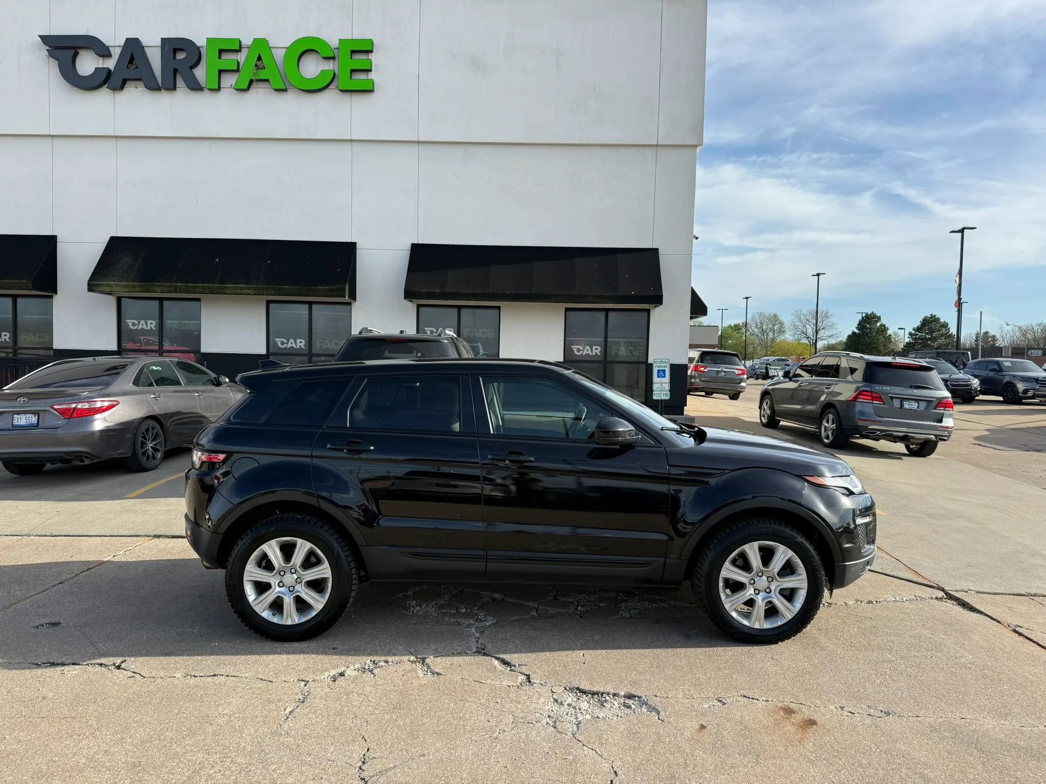 Used 2017 Land Rover Range Rover Evoque SE AWD/4WD image 18