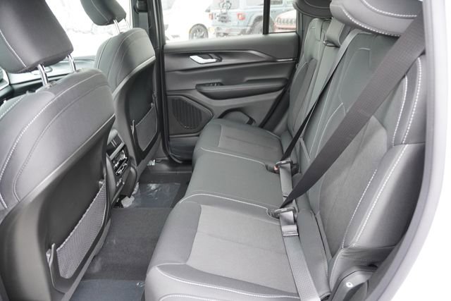 New 2025 Jeep Grand Cherokee Laredo X w/ Luxury Tech Group I image 11