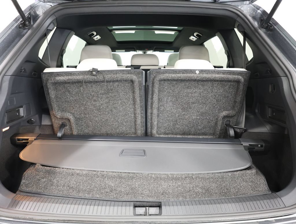 Used 2021 Volkswagen Tiguan SE R-Line FWD image 28