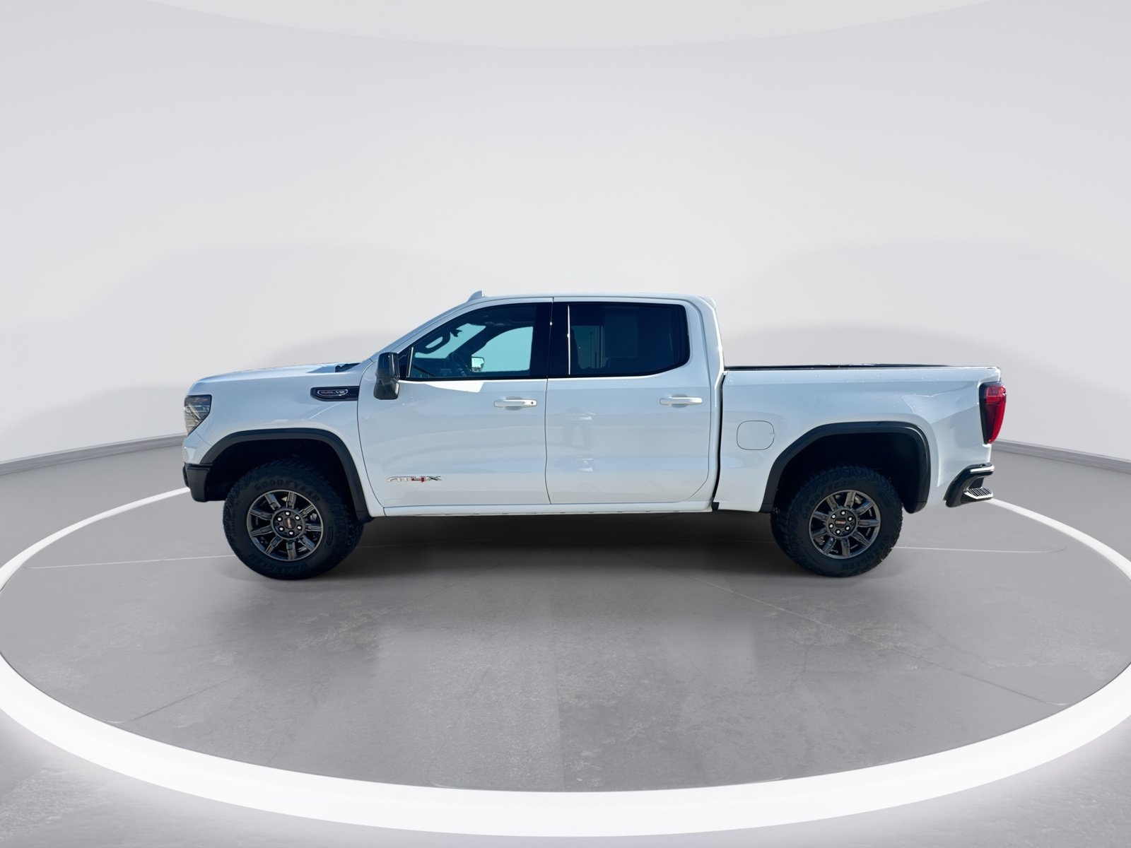 Used 2024 GMC Sierra 1500 AT4X AWD/4WD image 5