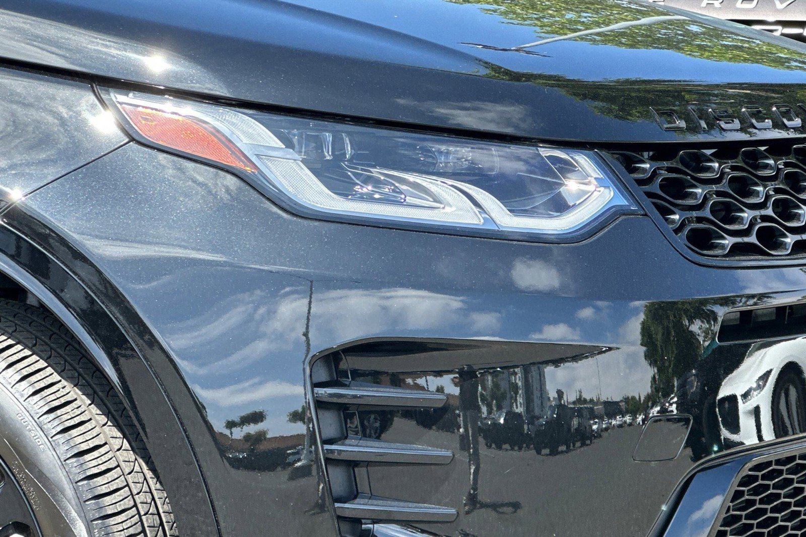 Certified 2025 Land Rover Discovery Sport Dynamic SE AWD/4WD image 11