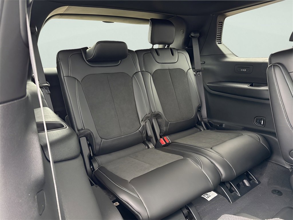 New 2025 Jeep Grand Cherokee L Altitude image 12