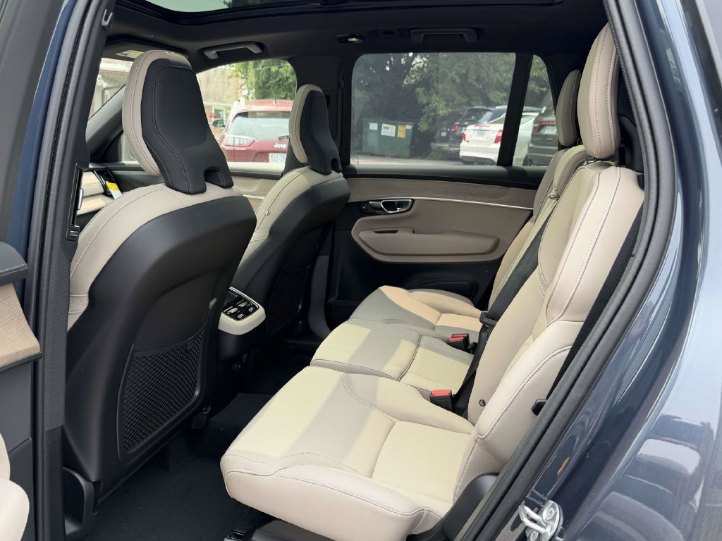 New 2026 Volvo XC90 B6 Plus w/ Protection Package Premier AWD/4WD image 14