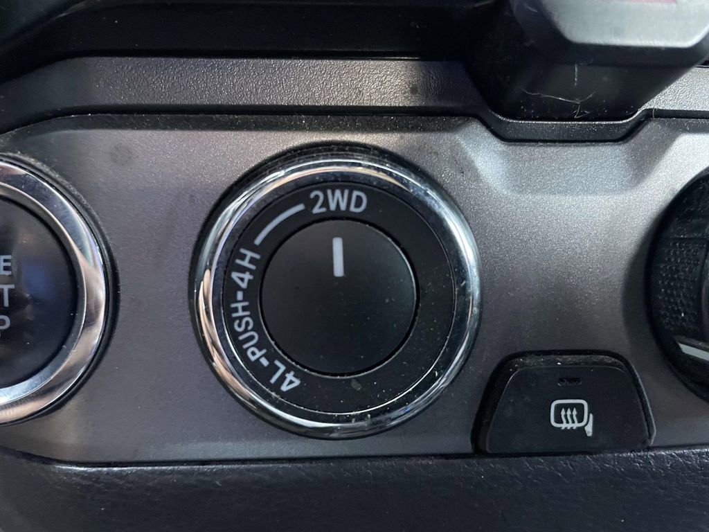 Used 2017 Toyota Tacoma TRD Sport image 40