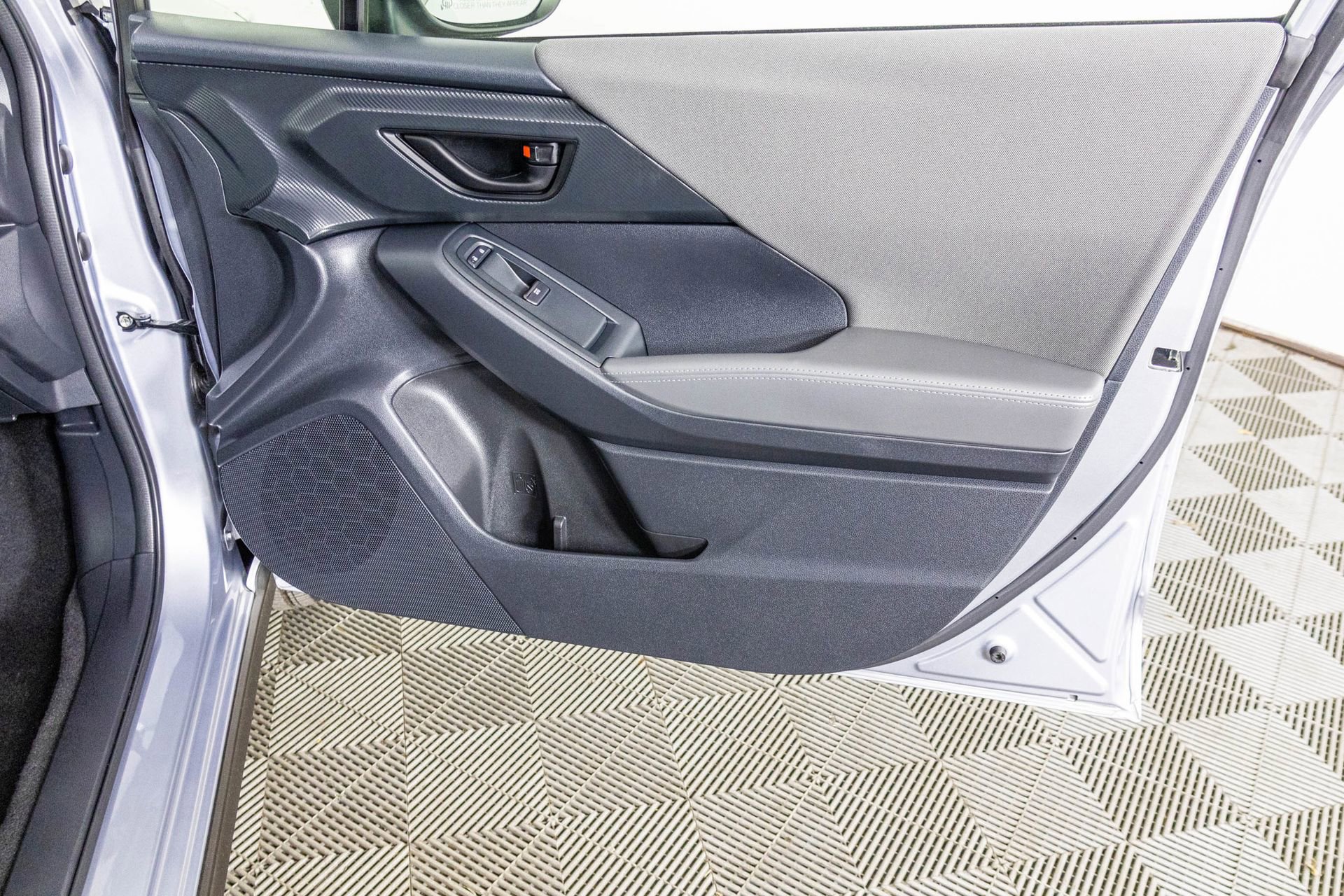 Used 2025 Subaru Crosstrek 2.0i Premium image 38