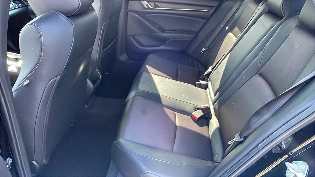 Used 2018 Honda Accord Sport image 12