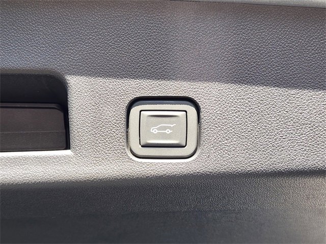 Used 2026 Chevrolet Traverse LT w/ Driver Confidence Package image 13