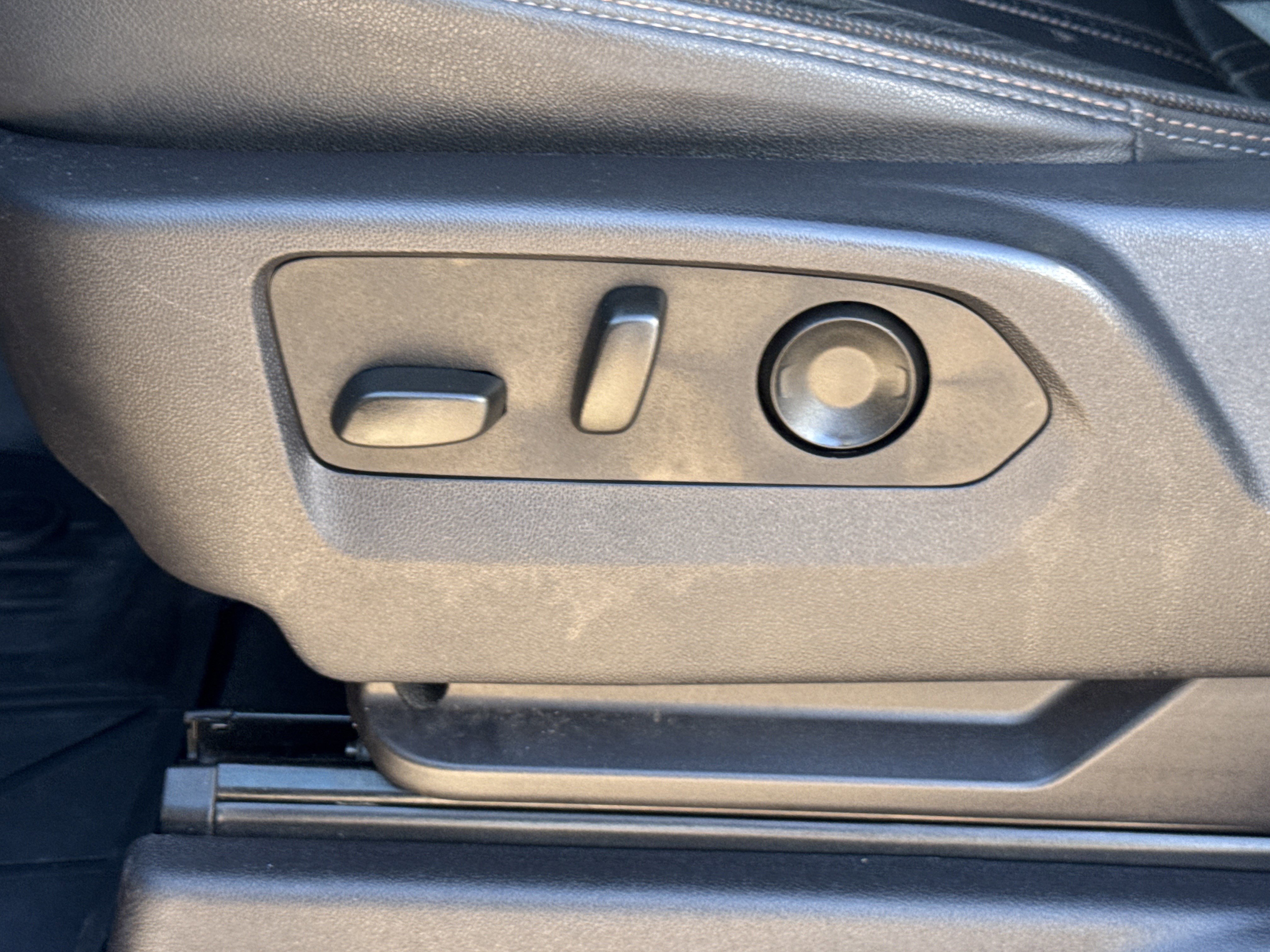 Used 2024 Chevrolet Silverado 1500 High Country w/ Technology Package image 28