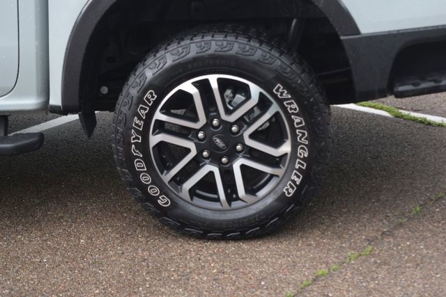 Used 2024 Ford Ranger Lariat w/ FX4 Off-Road Package AWD/4WD image 29