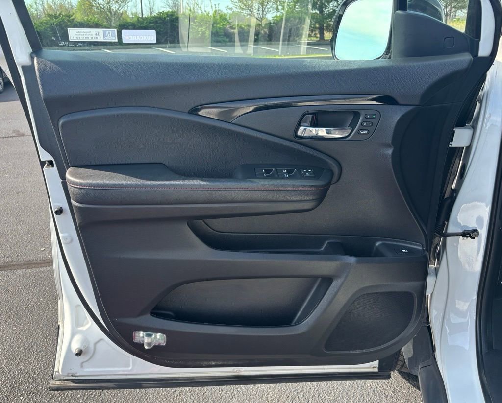 Used 2023 Honda Ridgeline Black Edition image 11