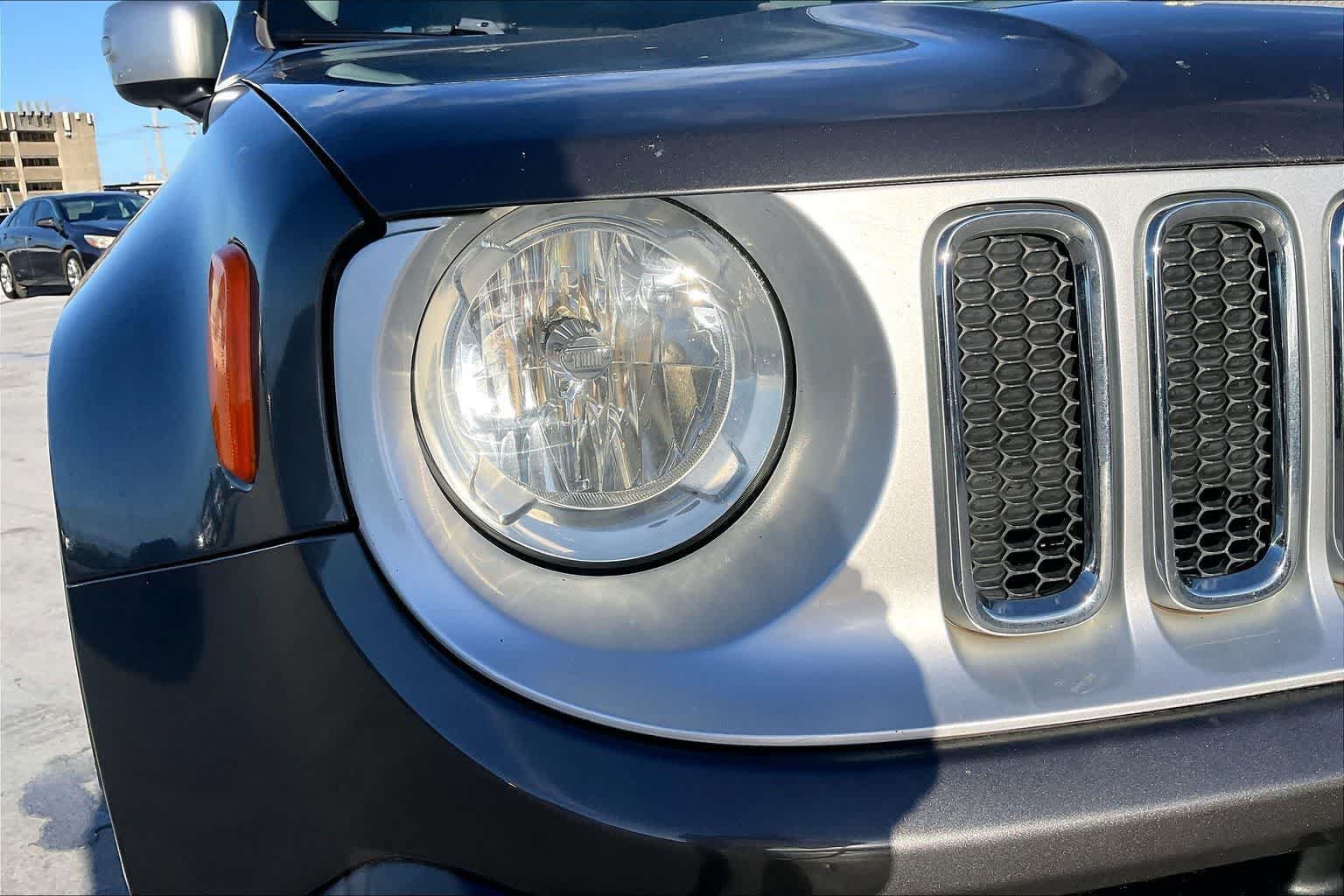 Used 2016 Jeep Renegade Limited FWD image 31