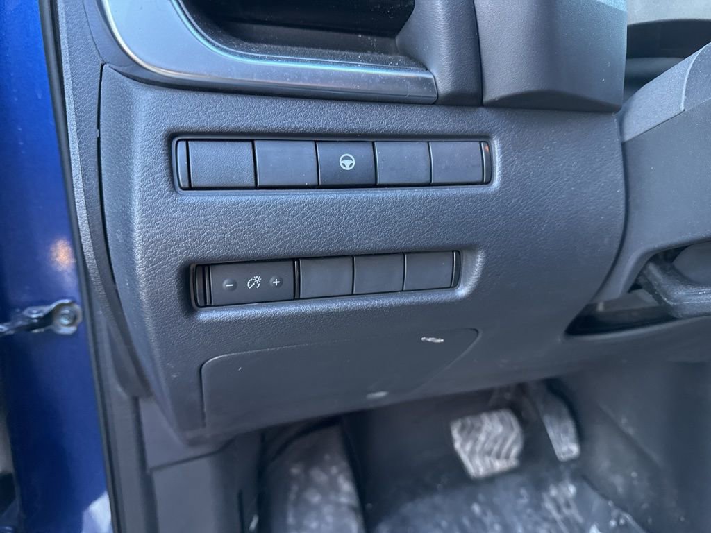 Used 2022 Nissan Rogue SV image 9