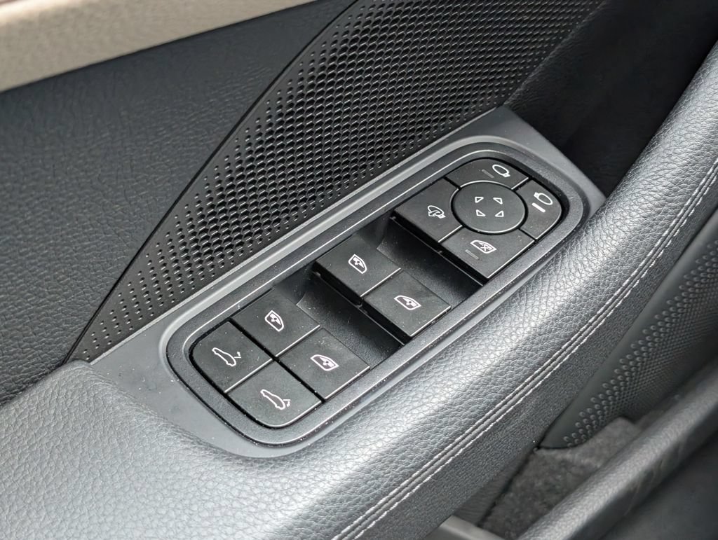 Certified 2025 Porsche Panamera RWD image 27