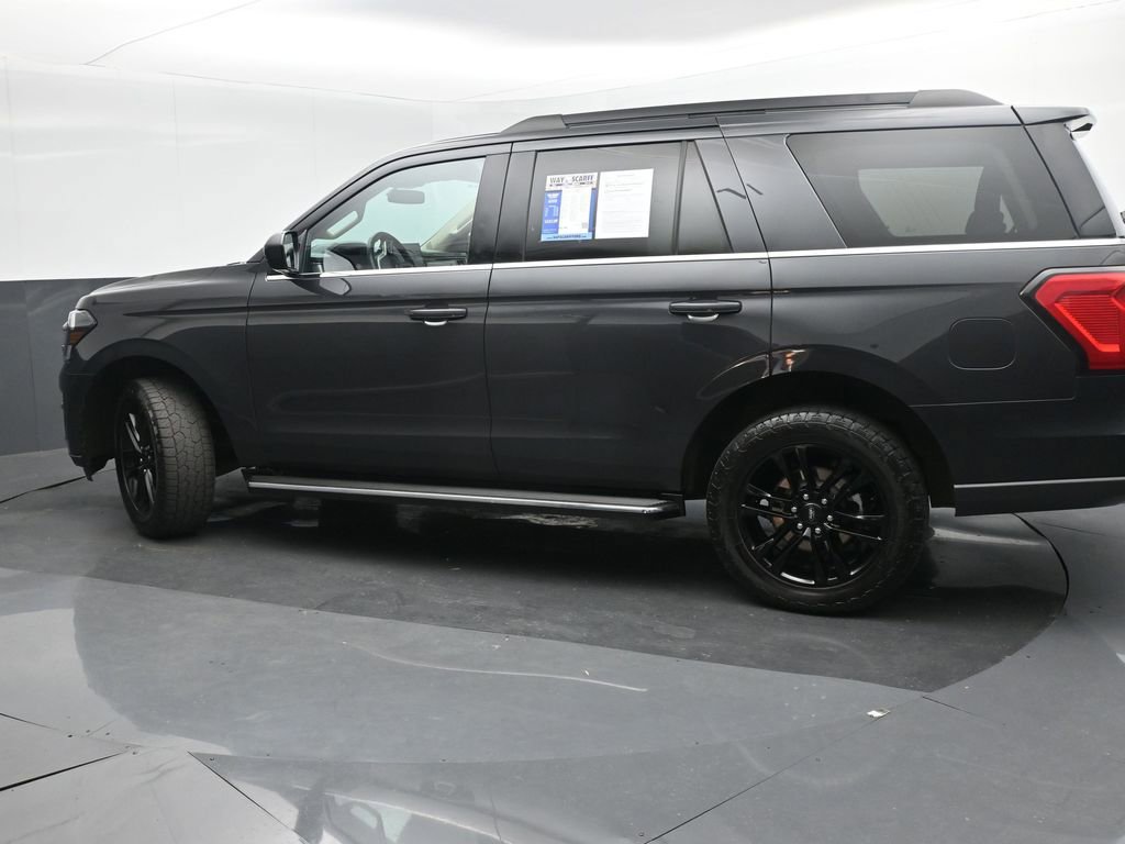 Used 2023 Ford Expedition XLT AWD/4WD image 3