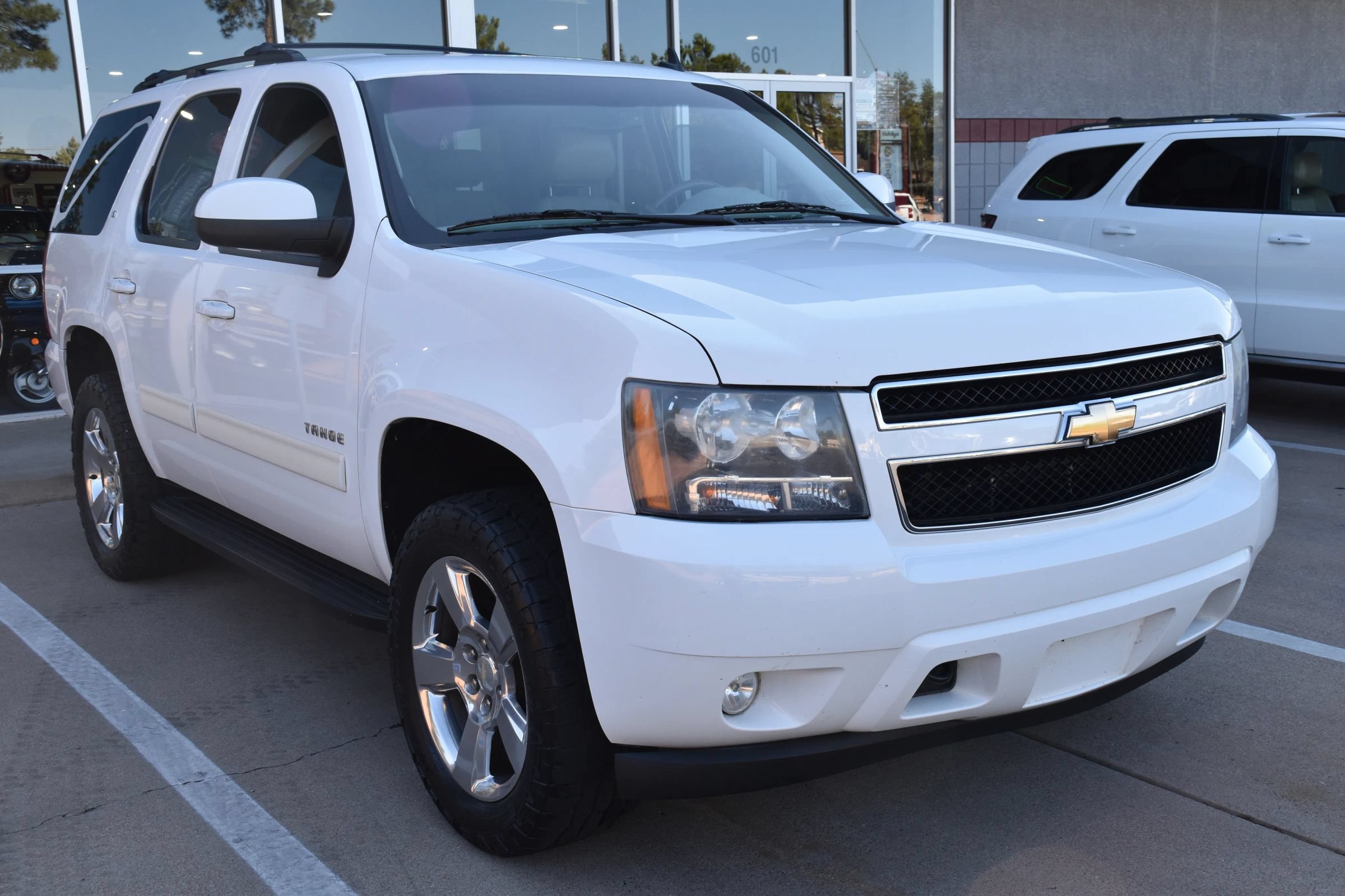 Used 2010 Chevrolet Tahoe LT w/ Luxury Package AWD/4WD image 2