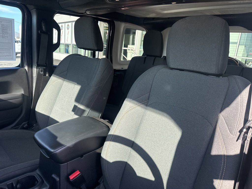 Certified 2024 Jeep Wrangler Unlimited w/ Convenience Group AWD/4WD image 14