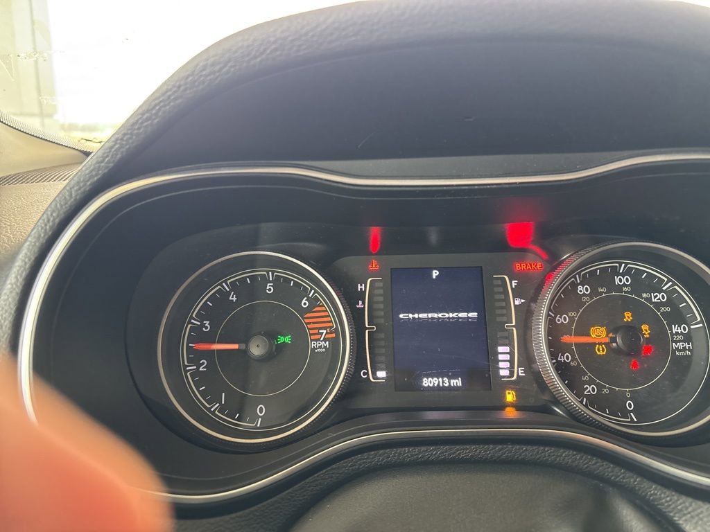 Used 2019 Jeep Cherokee Latitude w/ Popular Appearance Group image 6