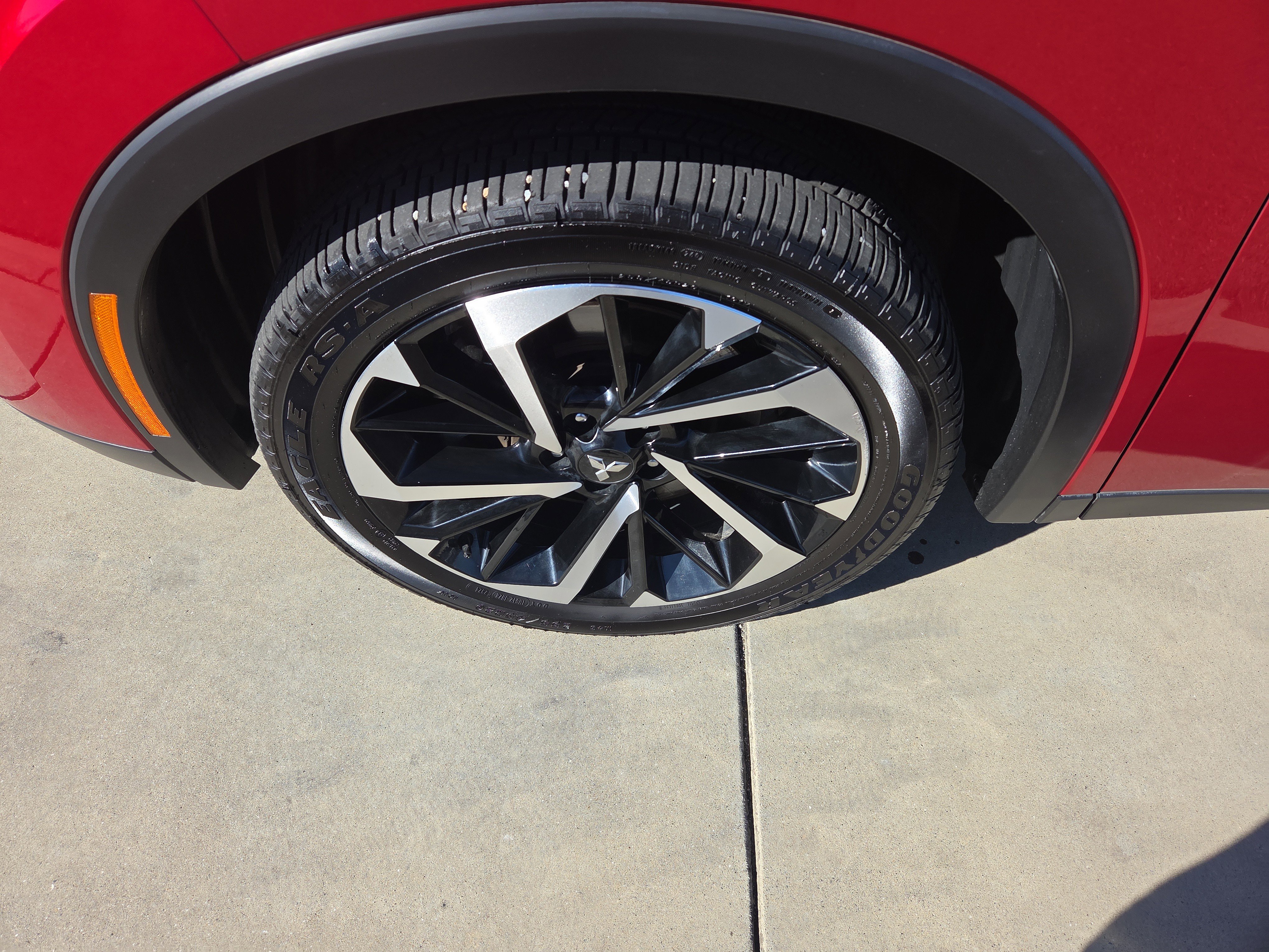 Used 2023 Mitsubishi Outlander SE image 9